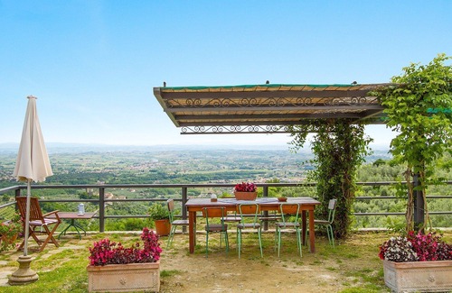 Giugnano House | Holiday Home in Larciano with 2 bedrooms sleeps 6