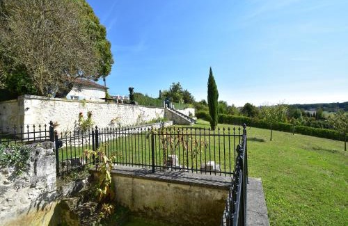 Lusignac House | Holiday Home in Lusignac with Private Pool