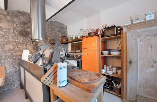 Vaccarolo House | Holiday Home 'Haus Siloah Grole Di Desenzano' with Private Garden and Wi-Fi