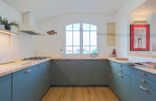 Locquirec House | Holiday Home 'Ker Lotig' with Sea View, Private Terrace and Wi-Fi