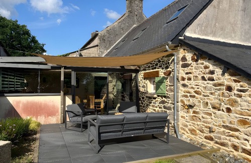 Poullaouen House | Holiday Home 'Kergoulas' with Private Terrace, Private Garden and Wi-Fi