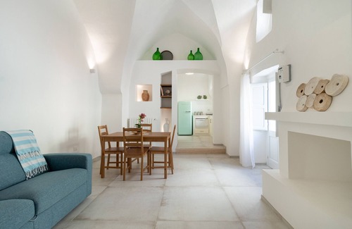 Matino House | Holiday Home L'Angolo di Giadia with Pool, Terrace & Wi-Fi