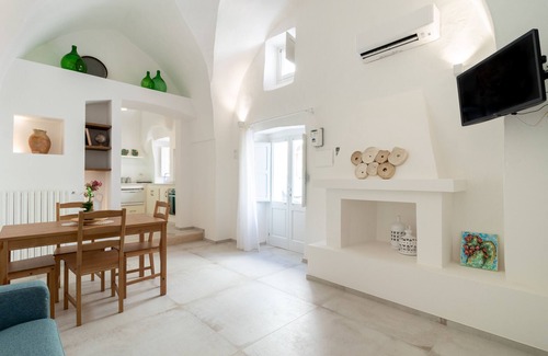 Matino House | Holiday Home L'Angolo di Giadia with Pool, Terrace & Wi-Fi