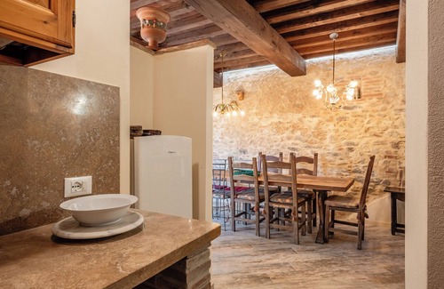 Capannori House | Holiday Home 'La Capanna Di Arturo Piano Terra' with Mountain View, Wi-Fi and Air Conditioning