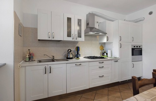 Osiglia House | Holiday Home 'La Casa Sul Lago' with Sea View, Private Garden and Wi-Fi