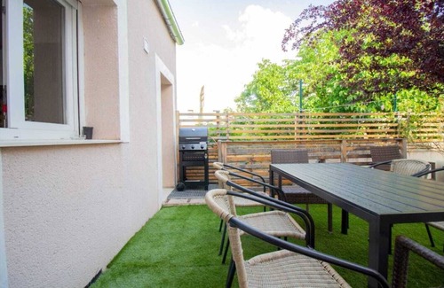 Cerezo de Abajo House | Holiday Home 'La Casa Del Maestro' with Mountain Views, Private Pool and Wi-Fi