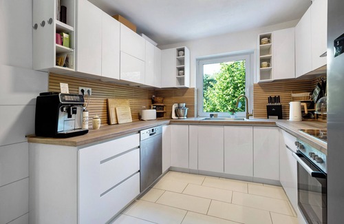 Kirch Jesar House | Holiday Home 'Landhaus Schwerin' with Wi-Fi