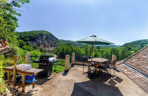 Vezac House | Holiday Home 'Le Mirador Vue Sur La Dordogne' with Private Terrace and Balcony