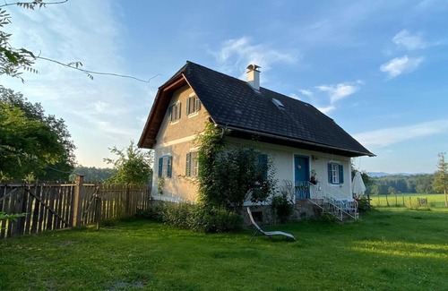 Sankt Martin im Sulmtal House | Holiday Home 'Lebenshof Varm - Die Vegane Farm' with Mountain View, Shared Terrace and Wi-Fi