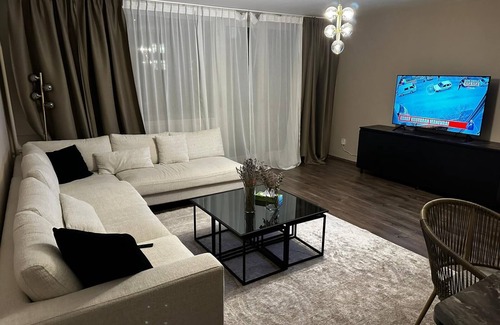 Wilmersdorf House | Holiday Home 'Luxus Wohnung' with Balcony and Wi-Fi