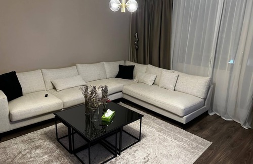 Wilmersdorf House | Holiday Home 'Luxus Wohnung' with Balcony and Wi-Fi