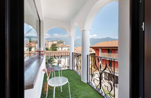 Germignaga House | Holiday Home 'Mansarda Vialba' with Lake View, Private Terrace and Balcony