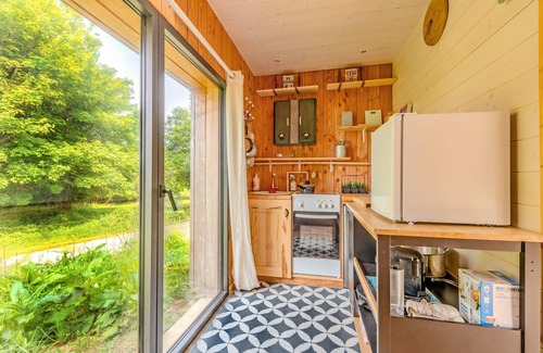 Saint-Rivoal House | Holiday Home 'Mini-maison Bois' with Private Terrace and Private Garden