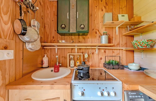 Saint-Rivoal House | Holiday Home 'Mini-maison Bois' with Private Terrace and Private Garden