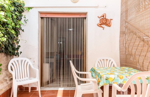 Seccagrande Apartment | Holiday Home 'Monolocale Arredato - Le Terrazze' with Sea View, Wi-Fi and Air Conditioning
