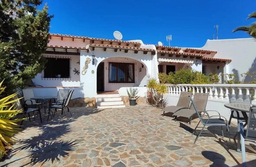 Coveta Fuma House | Holiday Home 'Monte Lanuza 1' with Sea View, Shared Pool and Wi-Fi