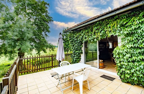 Saint-Aigulin House | Holiday Home 'Moulin De L'île Feydeau' with Private Terrace, Private Garden and Wi-Fi