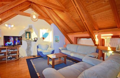 Zrnovnica House | Holiday Home Naš dom by Interhome