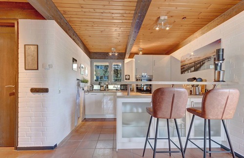 Holm House | Holiday Home 'Peter Dahl' with Private Terrace and Wi-Fi