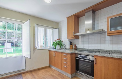 Ponteceso House | Holiday Home 'Playa De Balares' with Sea View, Private Terrace and Wi-Fi