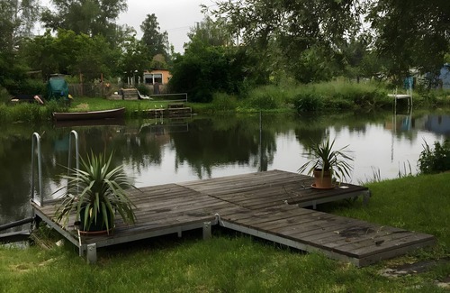 Buetzow House | Holiday Home 'Reiseoase' with Lake View, Wi-Fi and Air Conditioning