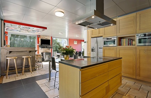 Lichtervelde House | Holiday home René on a large and fully enclosed property with forest and pond