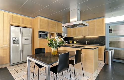 Lichtervelde House | Holiday home René on a large and fully enclosed property with forest and pond