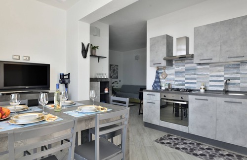 Torre di Bari House | Holiday Home "Ri - Ale" with Private Terrace, Private Parking & Wi-Fi