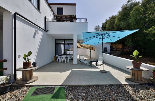 Torre di Bari House | Holiday Home "Ri - Ale" with Private Terrace, Private Parking & Wi-Fi
