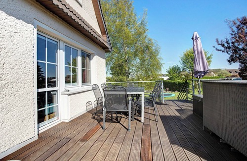 Schaprode House | Holiday Home 'Rügenferienhaus Komplett' with Shared Terrace, Shared Garden and Wi-Fi