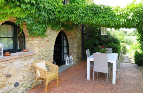 Pomarance House | Holiday Home Santa Enerichetta by Interhome