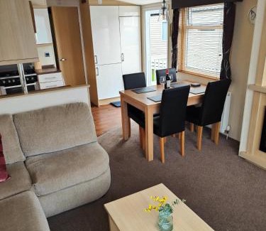 Ringwood Resort | Holiday home sleeps six