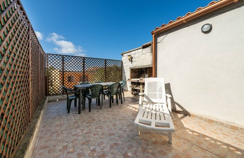 Sant'Antioco House | Holiday Home 'Sole E Luna' with Private Terrace, Wi-Fi and Air Conditioning