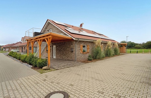 Geeste House | Holiday Home "Speicherhäuschen Maike" with Private Garden & Wi-Fi