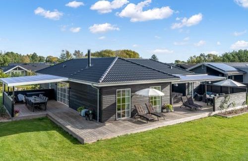 Haslevgarde House | Holiday Home Thala - 500m from the sea by Interhome