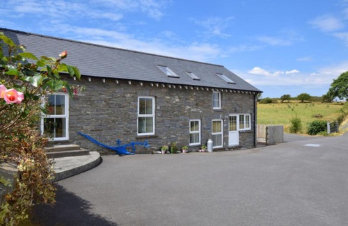 Bontnewydd House | Holiday Home The Leo by Interhome