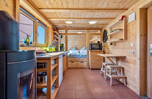 Lommatzsch House | Holiday Home 'Tinyhaus Im Eselgarten' with Private Terrace, Private Garden and Wi-Fi