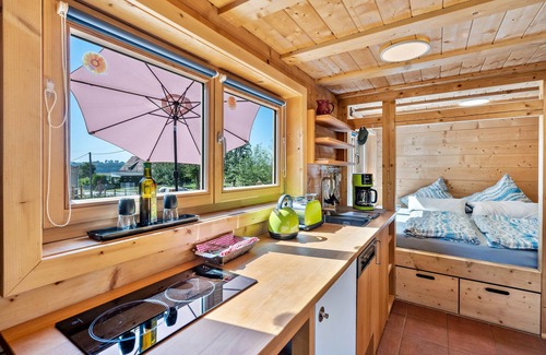 Lommatzsch House | Holiday Home 'Tinyhaus Im Eselgarten' with Private Terrace, Private Garden and Wi-Fi