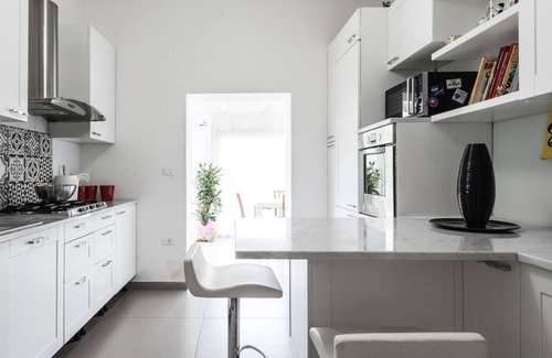 Vecchiano House | Holiday Home 'Tra Lucca, Pisa e Il Mare' with Private Terrace, Wi-Fi and Air Conditioning