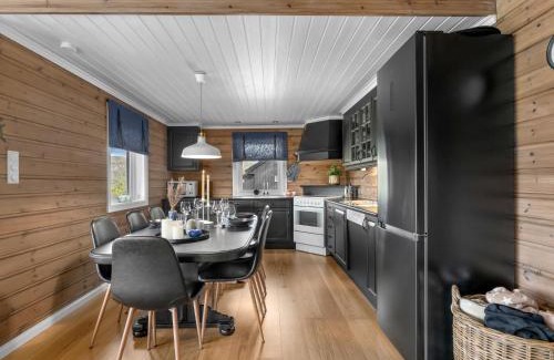 Tjaldal House | Holiday Home Utsikten by Interhome