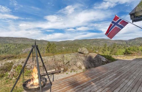 Tjaldal House | Holiday Home Utsikten by Interhome