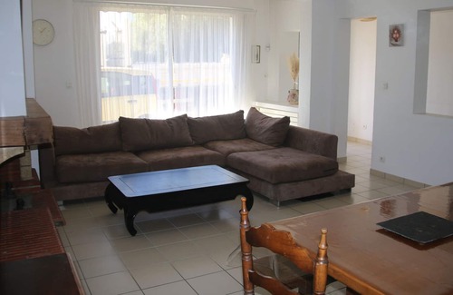 Ibos House | Holiday Home 'Villa Du Pouey' with Private Terrace, Private Garden and Wi-Fi