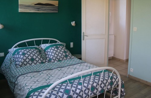 Ibos House | Holiday Home 'Villa Du Pouey' with Private Terrace, Private Garden and Wi-Fi