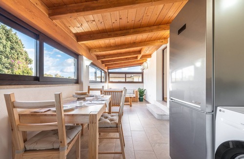 Torre degli Ulivi House | Holiday Home 'Villa Eleonora Residence App To 3' with Shared Pool, Wi-Fi