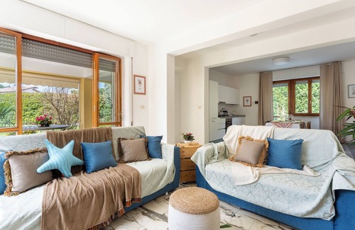 Marina di Pietrasanta House | Holiday Home "Villa Le Maree di Tonfano" with Garden, Terrace & Wi-Fi