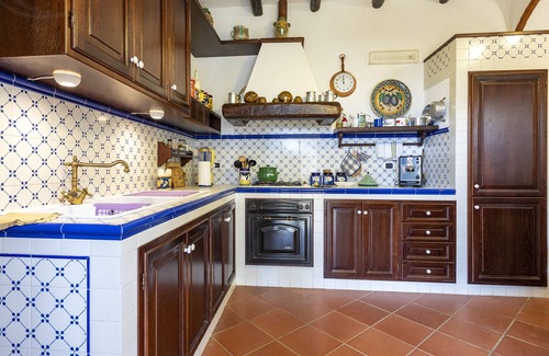 Salemi House | Holiday Home 'Villa Sofia' with Private Garden and Balcony