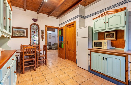 Niguelas Villa | Holiday Home 'Villa Verde' with Mountain View, Private Pool and Wi-Fi