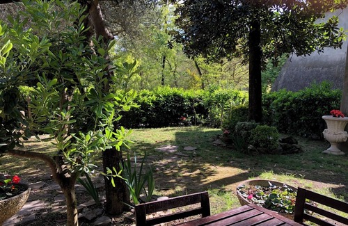 Albettone House | Holiday Home 'Villino San Silvestro' with Mountain View, Garden & Wi-Fi