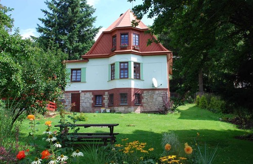 Svoboda nad Upou House | Holiday home with oven and garden