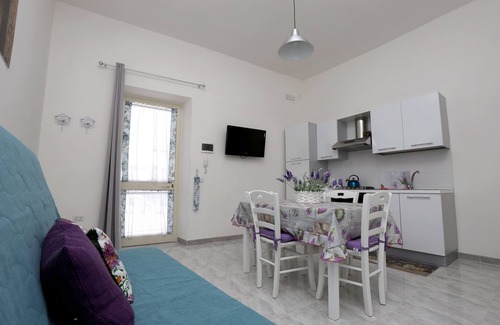 Pompei House | Holiday home with facilities for the disabled, private entrance, private parking